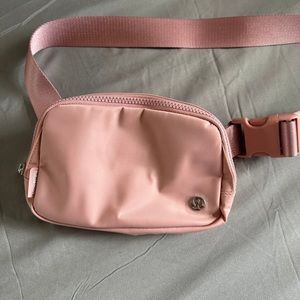 lululemon everywhere belt bag